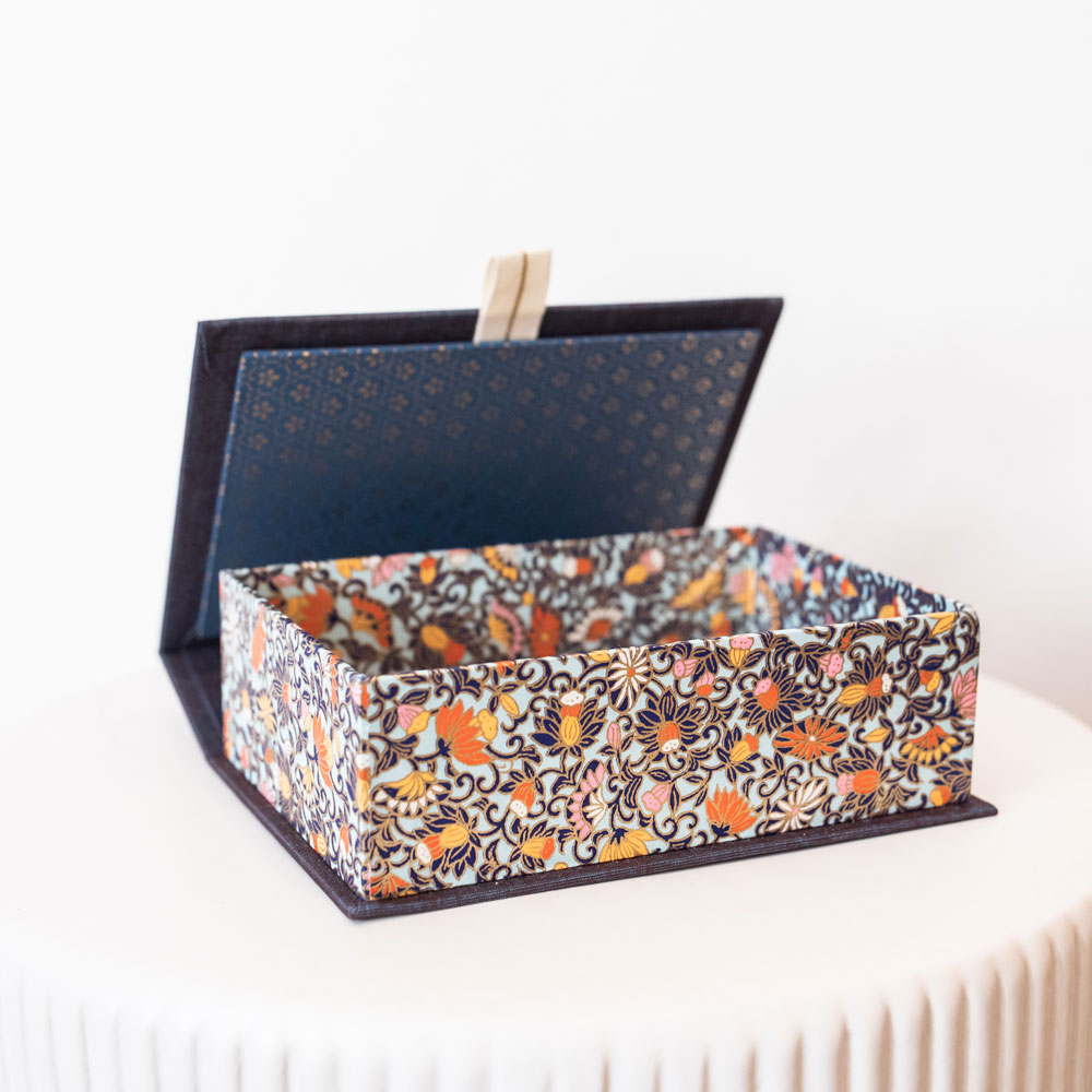 Clamshell Box